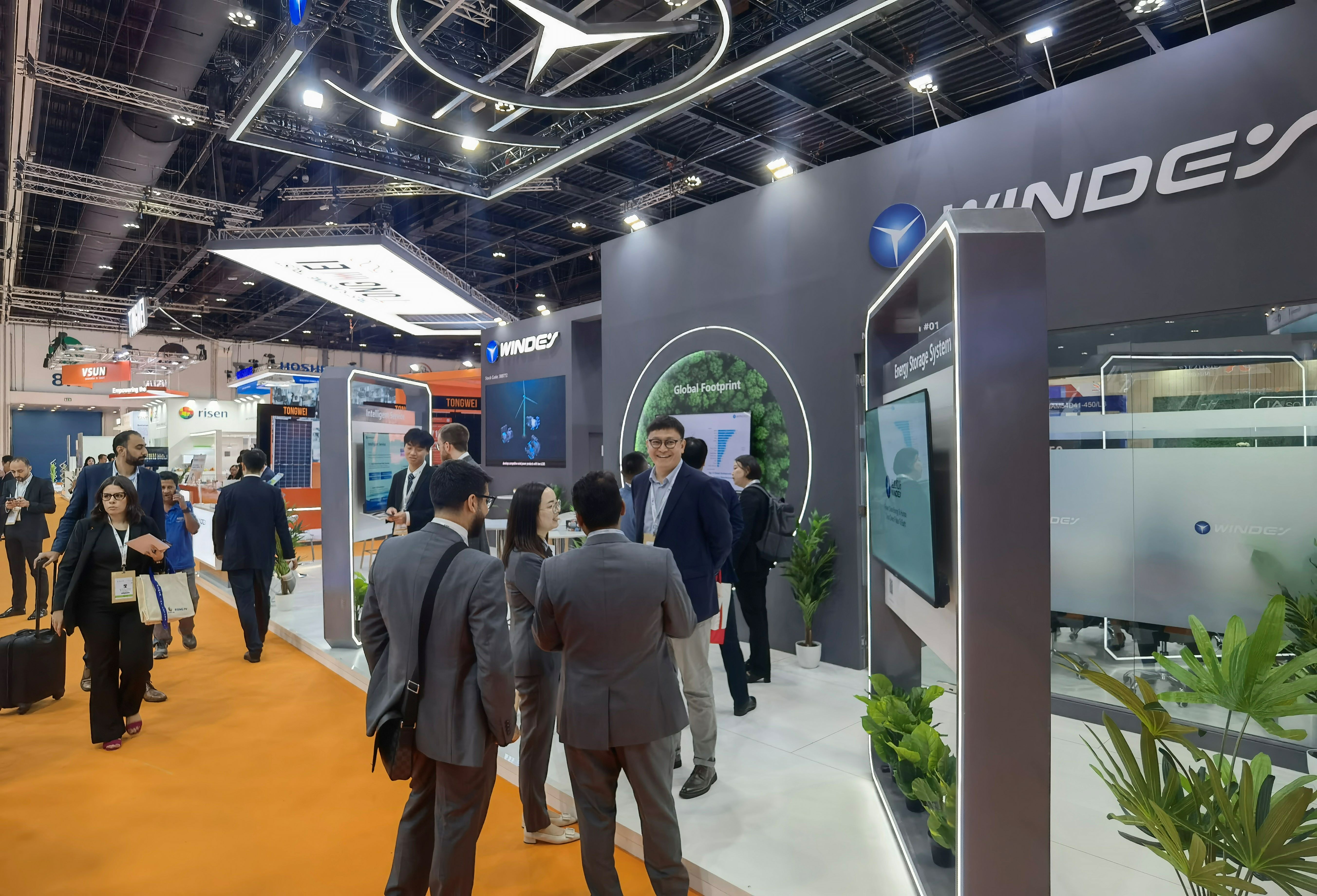 直击会场！！！Z6尊龙凯时股份惊艳亮相2024中东天下未来能源峰会